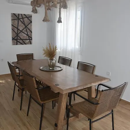 Nelleas Вилла Адамас